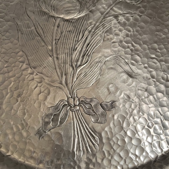 Mid-Century Hammered Aluminum Tulip Tray by Rodney Kent Hand Wrought Creations - Picture 4 of 11